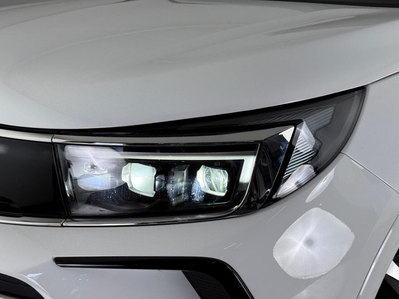 Vauxhall Grandland thumbnail Lights Front