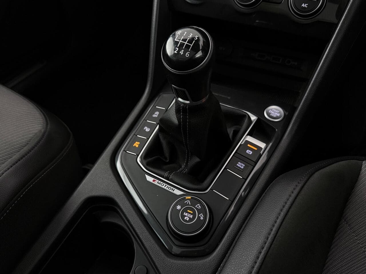 Volkswagen Tiguan thumbnail Interior Front