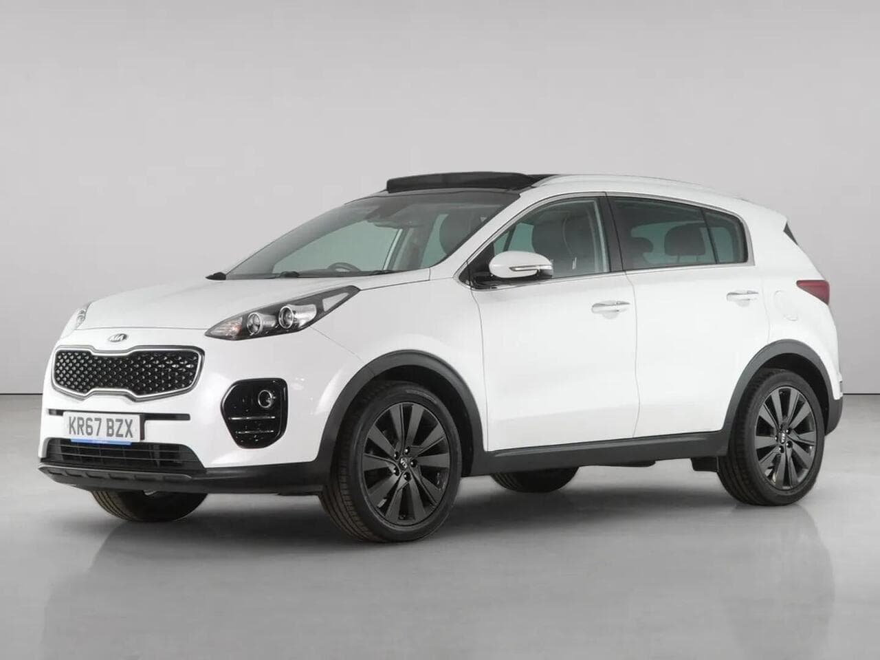 Kia Sportage thumbnail Front Left
