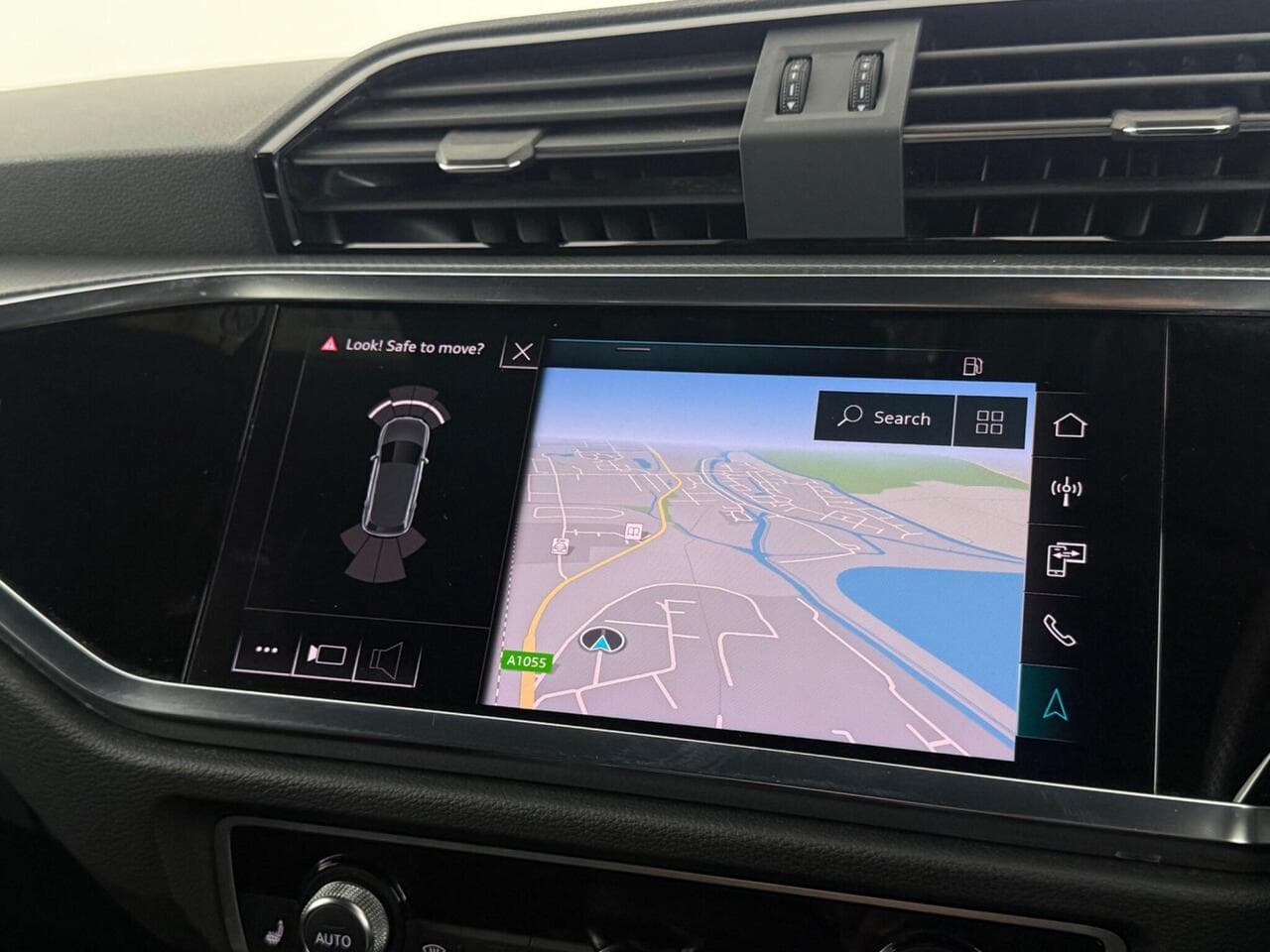 Audi Q3 thumbnail Infotainment System