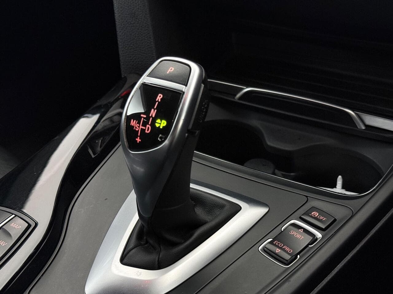 BMW 3 Series thumbnail Interior Front