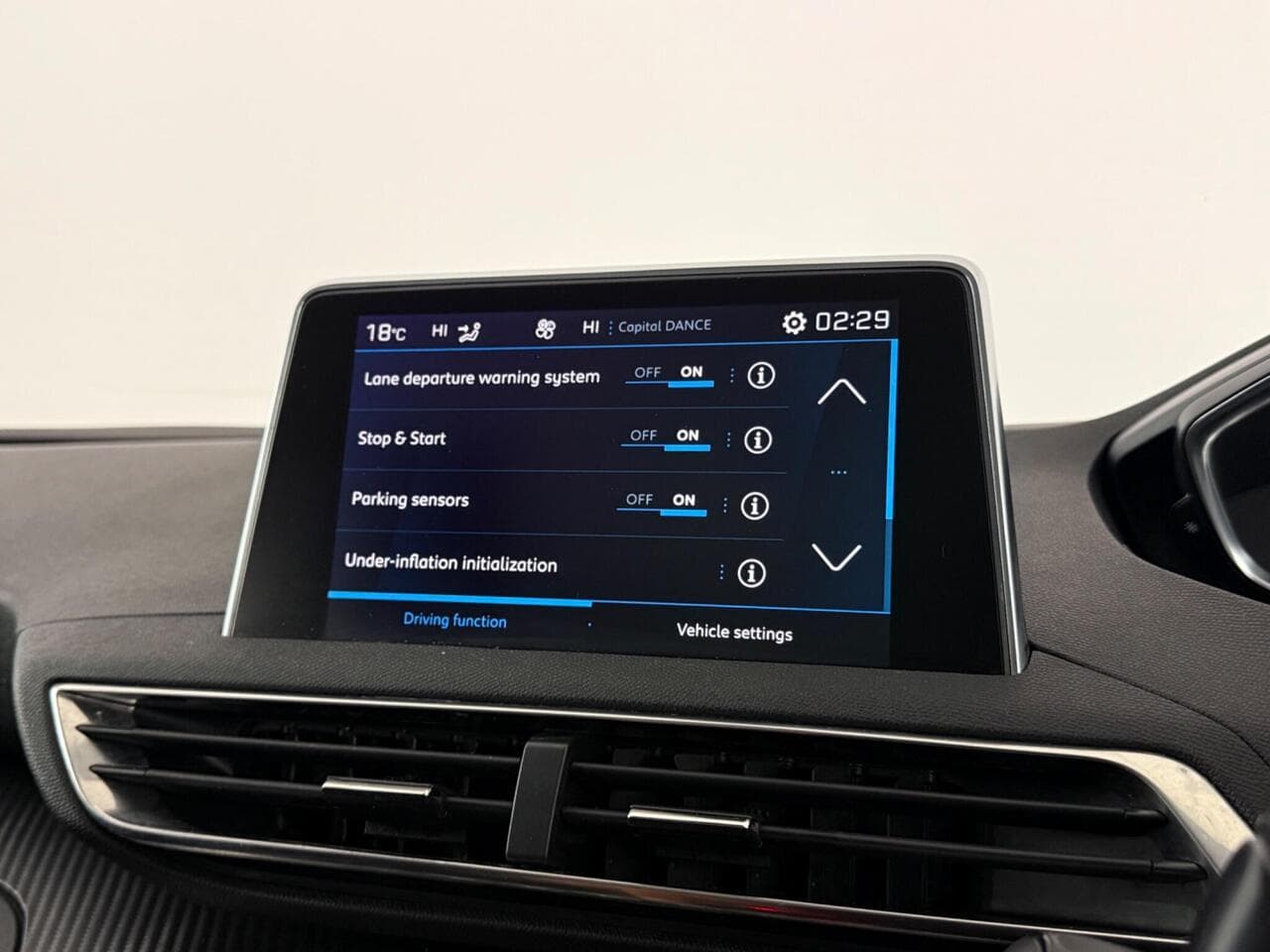 Peugeot 5008 thumbnail Infotainment System