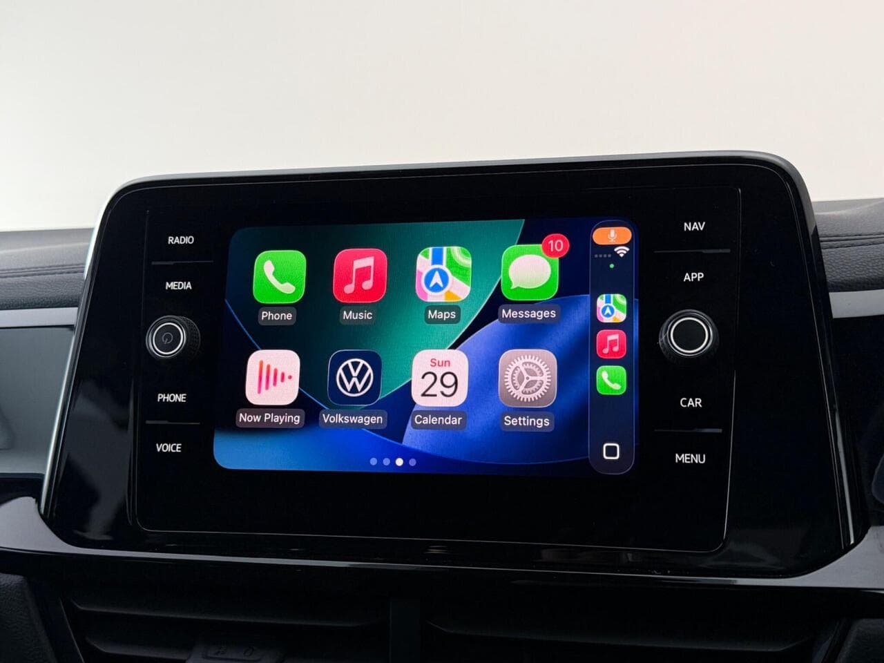Volkswagen T-Roc thumbnail Infotainment System