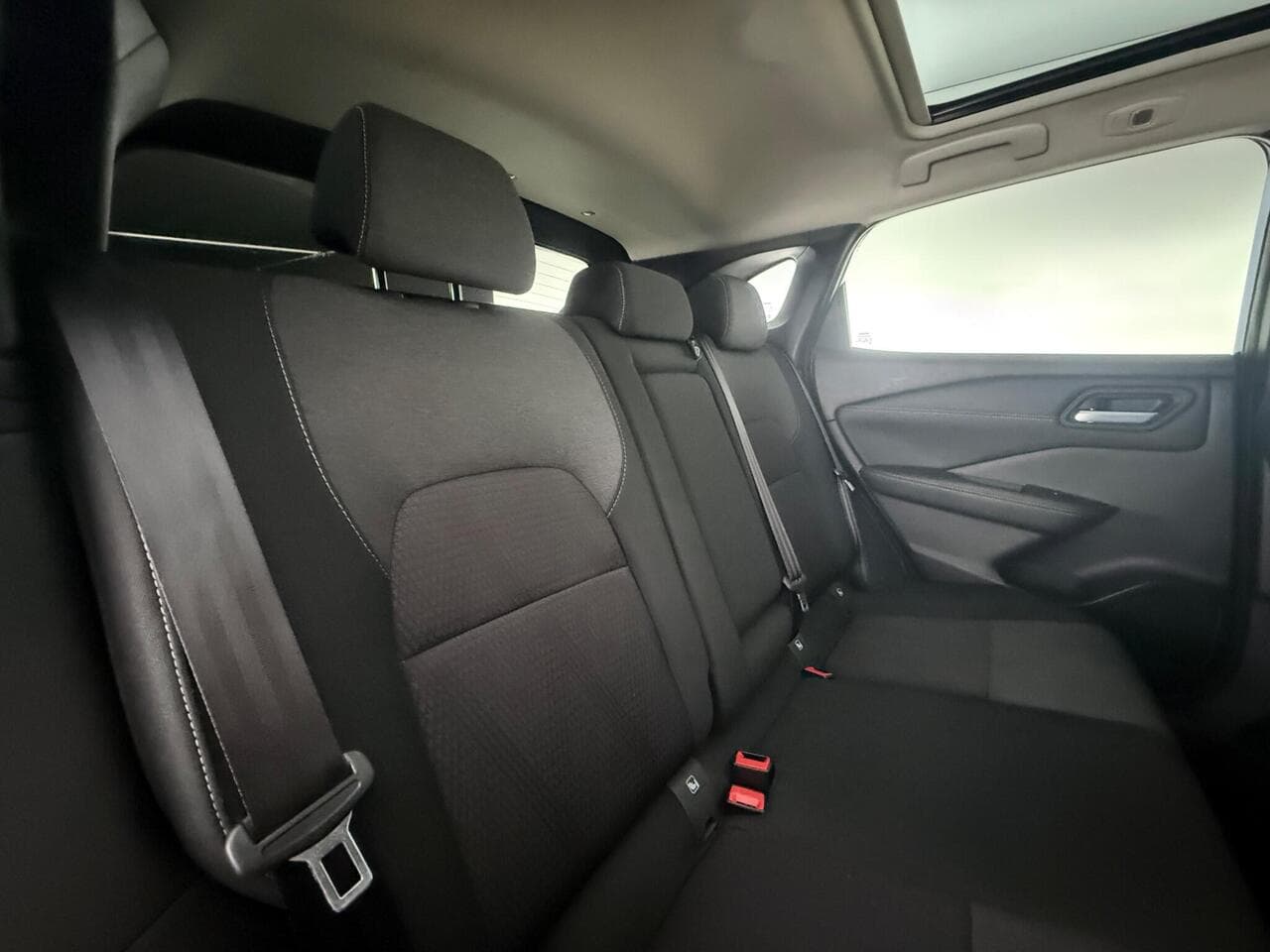 Nissan Qashqai thumbnail Seats Rear