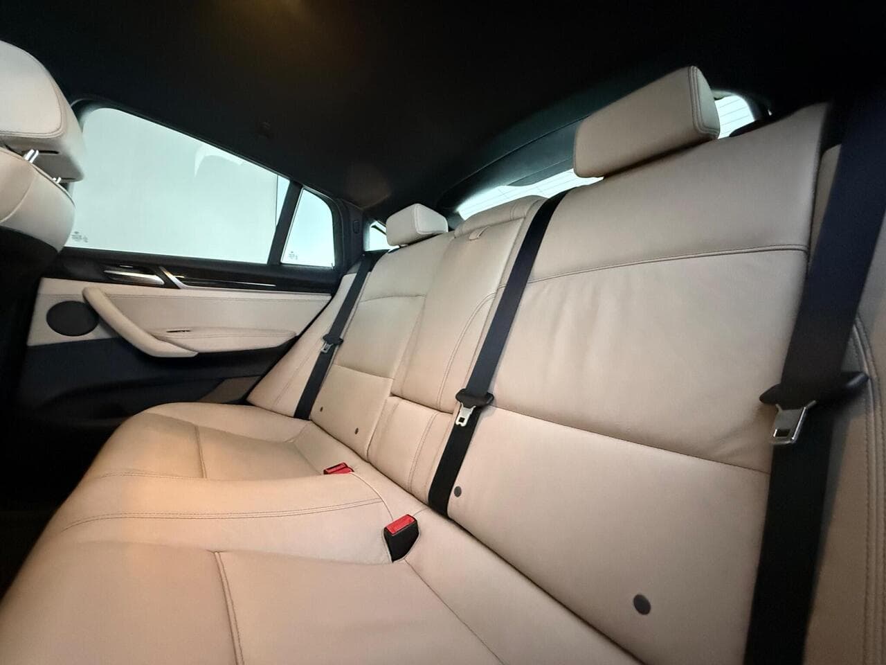 BMW X4 thumbnail Seats Rear