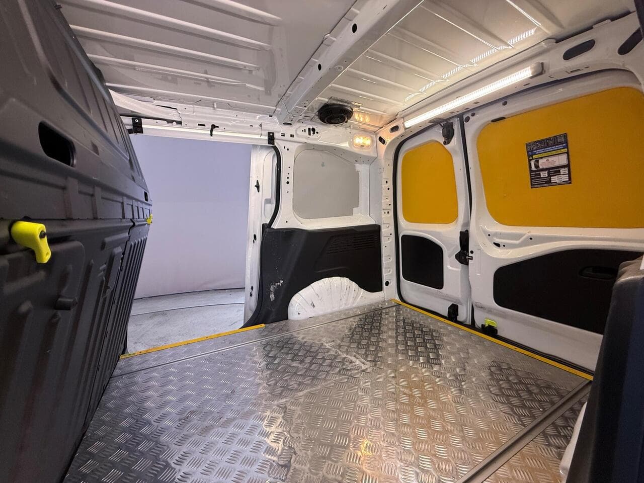 Peugeot Partner thumbnail Cargo Space
