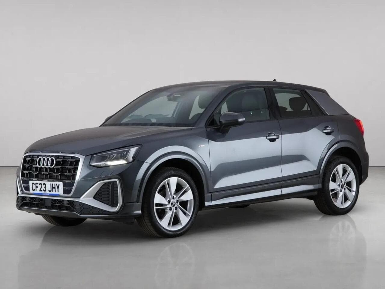 Audi Q2 thumbnail Front Left