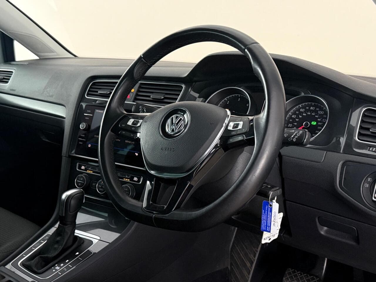 Volkswagen Golf thumbnail Steering Wheel