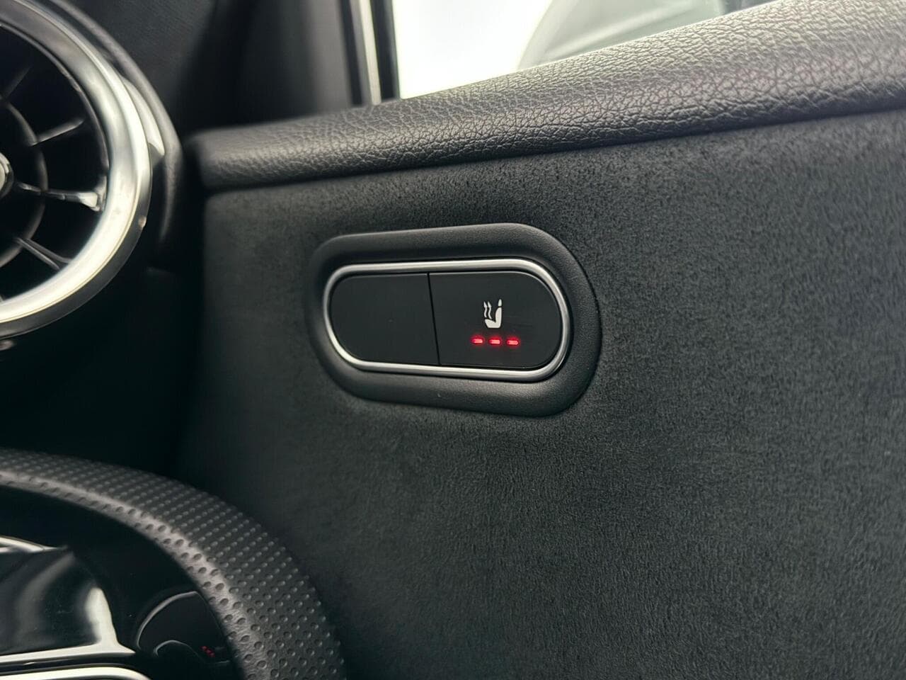 Mercedes-Benz A Class thumbnail Misc Controls