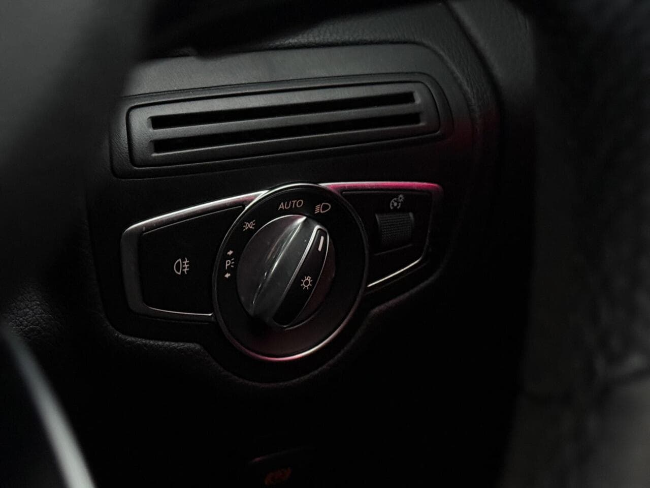 Mercedes-Benz GLC thumbnail Misc Controls