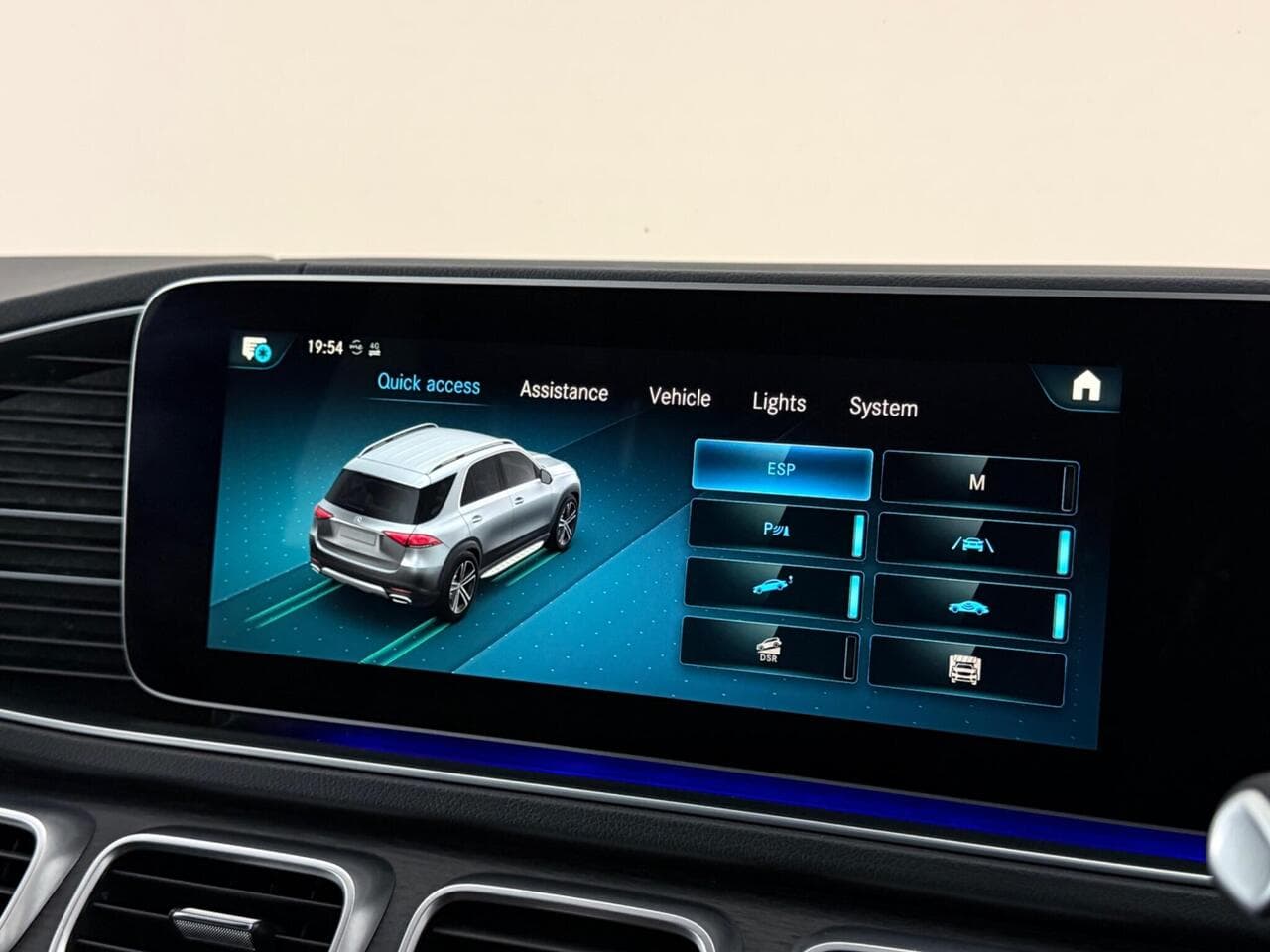 Mercedes-Benz GLE thumbnail Infotainment System