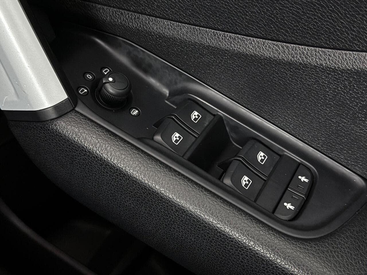 Audi Q2 thumbnail Misc Controls