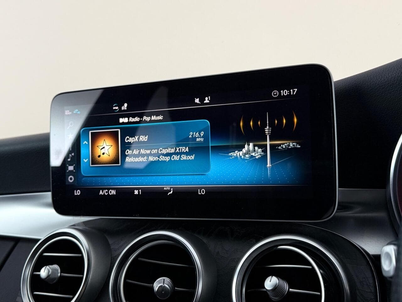 Mercedes-Benz C Class thumbnail Infotainment System