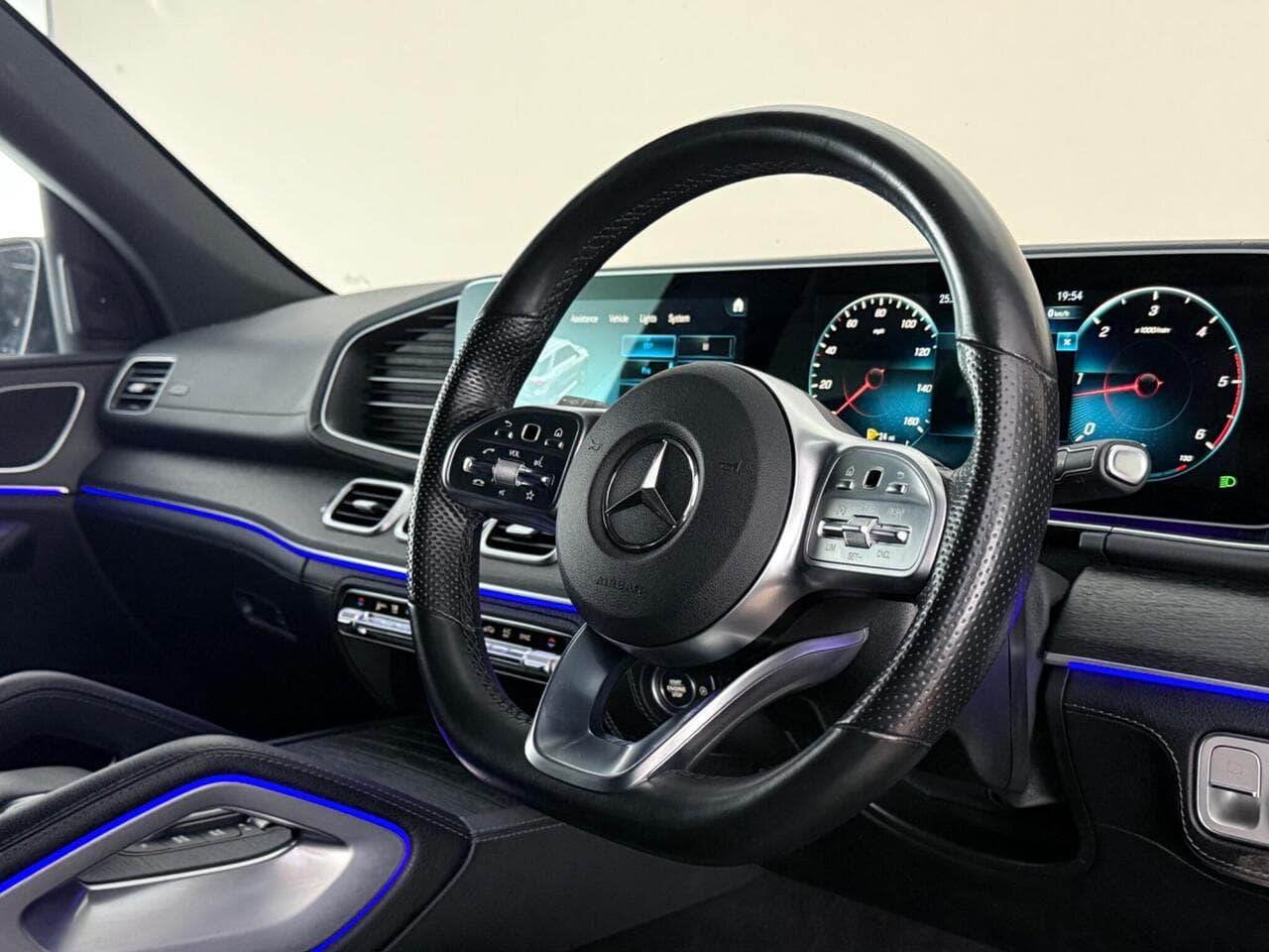 Mercedes-Benz GLE thumbnail Interior Front