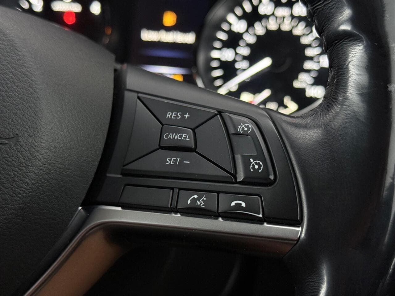 Nissan X-Trail thumbnail Misc Controls