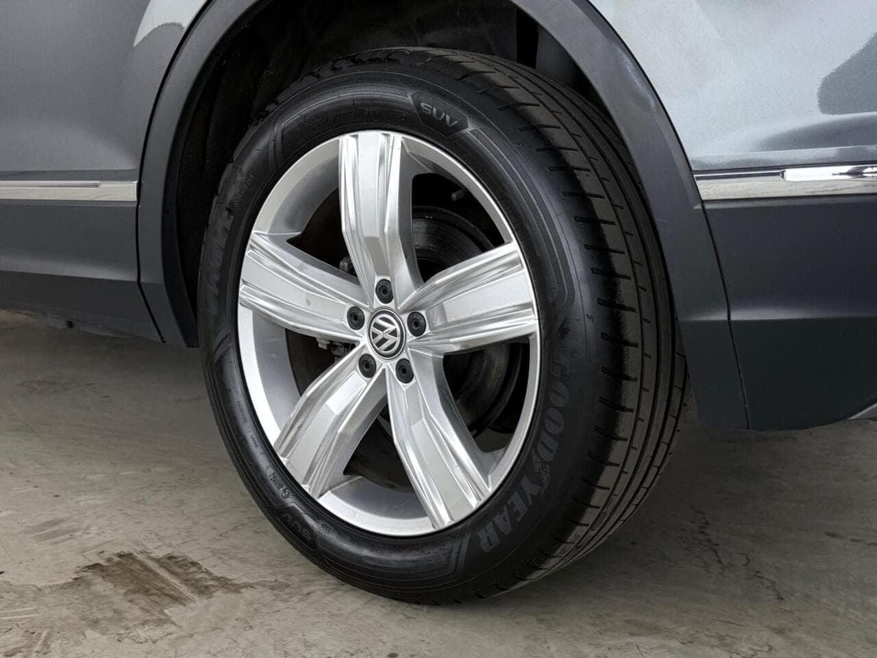 Volkswagen Tiguan thumbnail Wheel