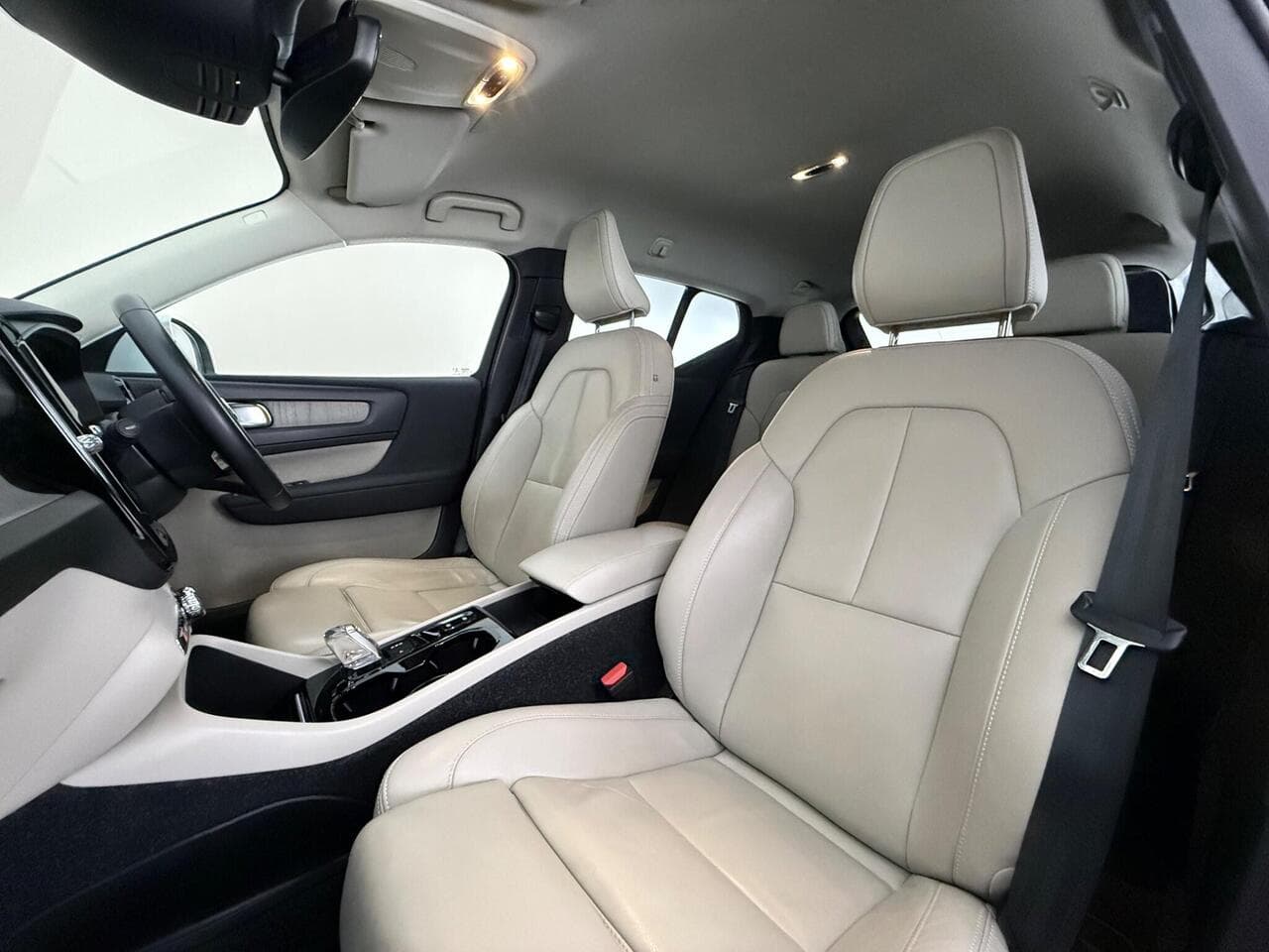 Volvo XC40 thumbnail Seat Front Passenger