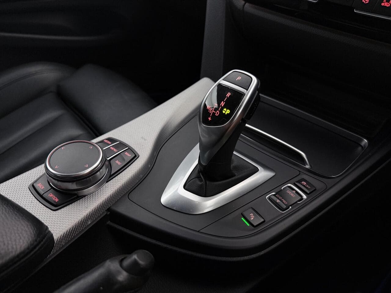 BMW 4 Series thumbnail Interior Front