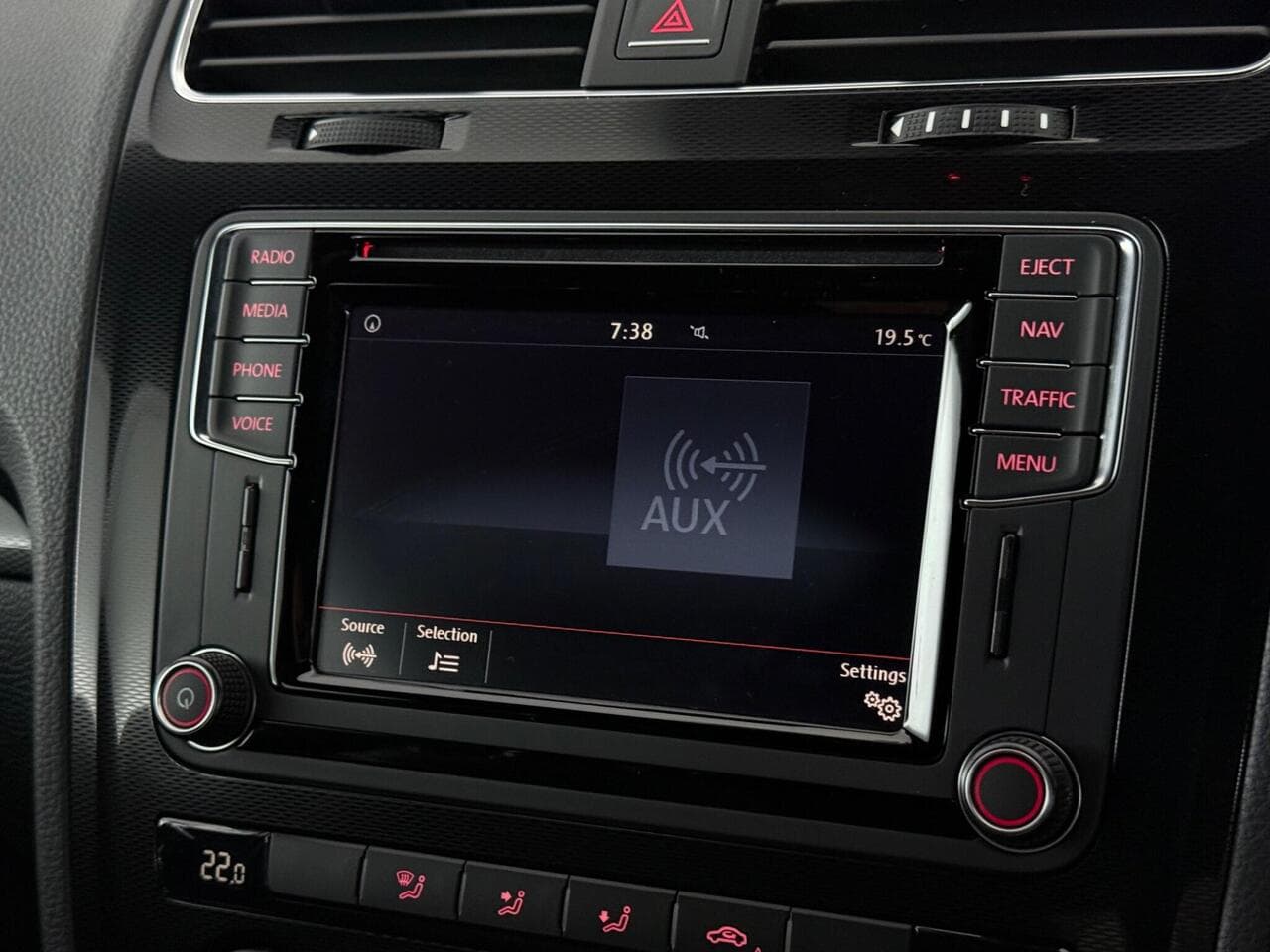 Volkswagen Scirocco thumbnail Infotainment System