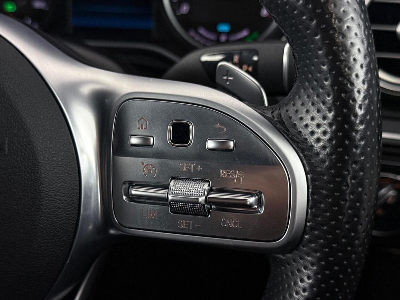 Mercedes-Benz C Class thumbnail Misc Controls