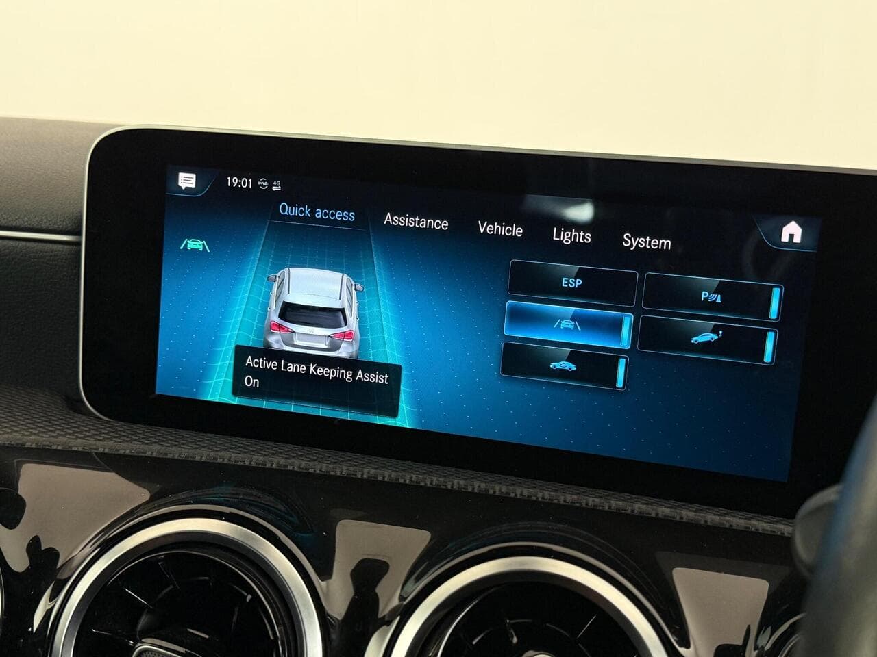 Mercedes-Benz A Class thumbnail Infotainment System