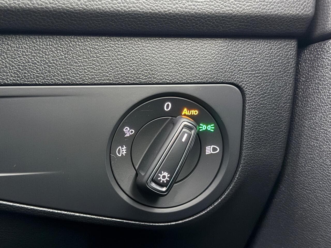 Volkswagen Tiguan thumbnail Misc Controls