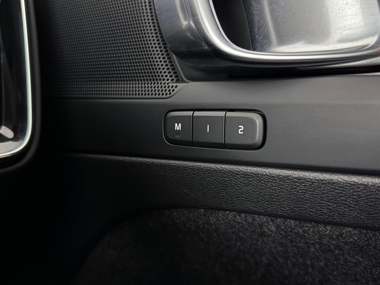 Volvo XC40 thumbnail Misc Controls