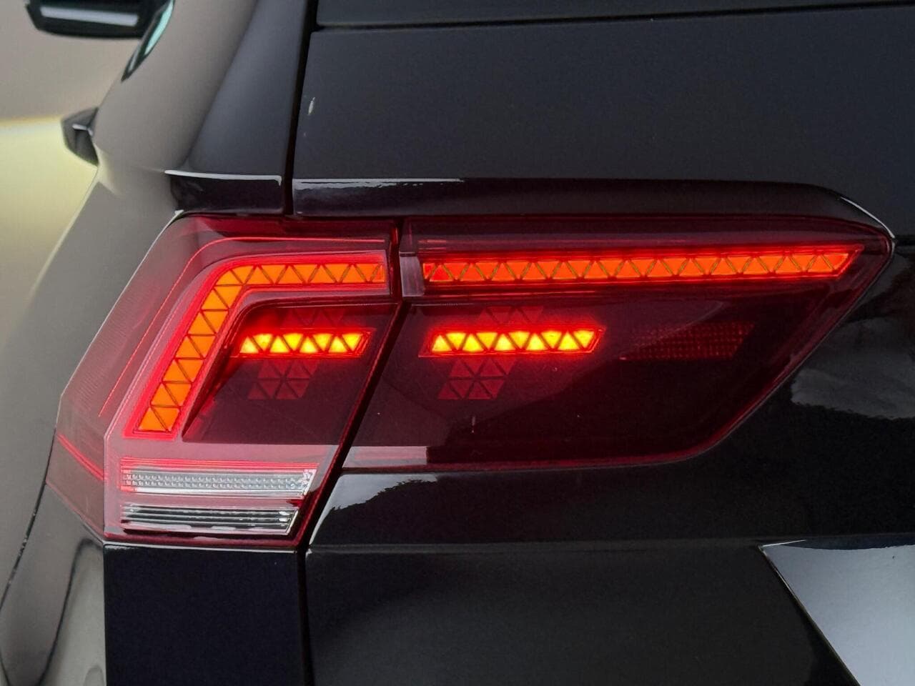 Volkswagen Tiguan thumbnail Lights Rear