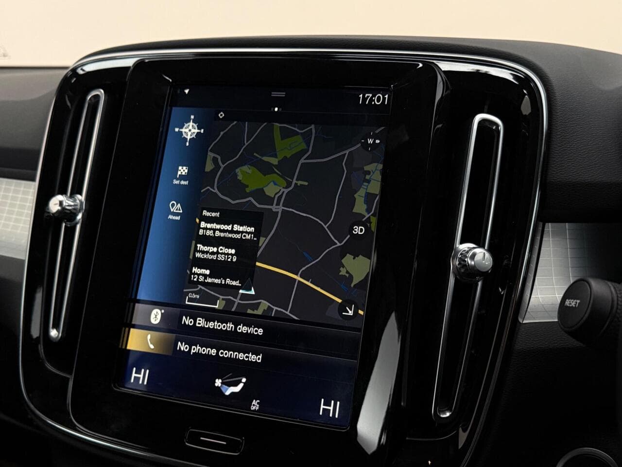 Volvo XC40 thumbnail Infotainment System