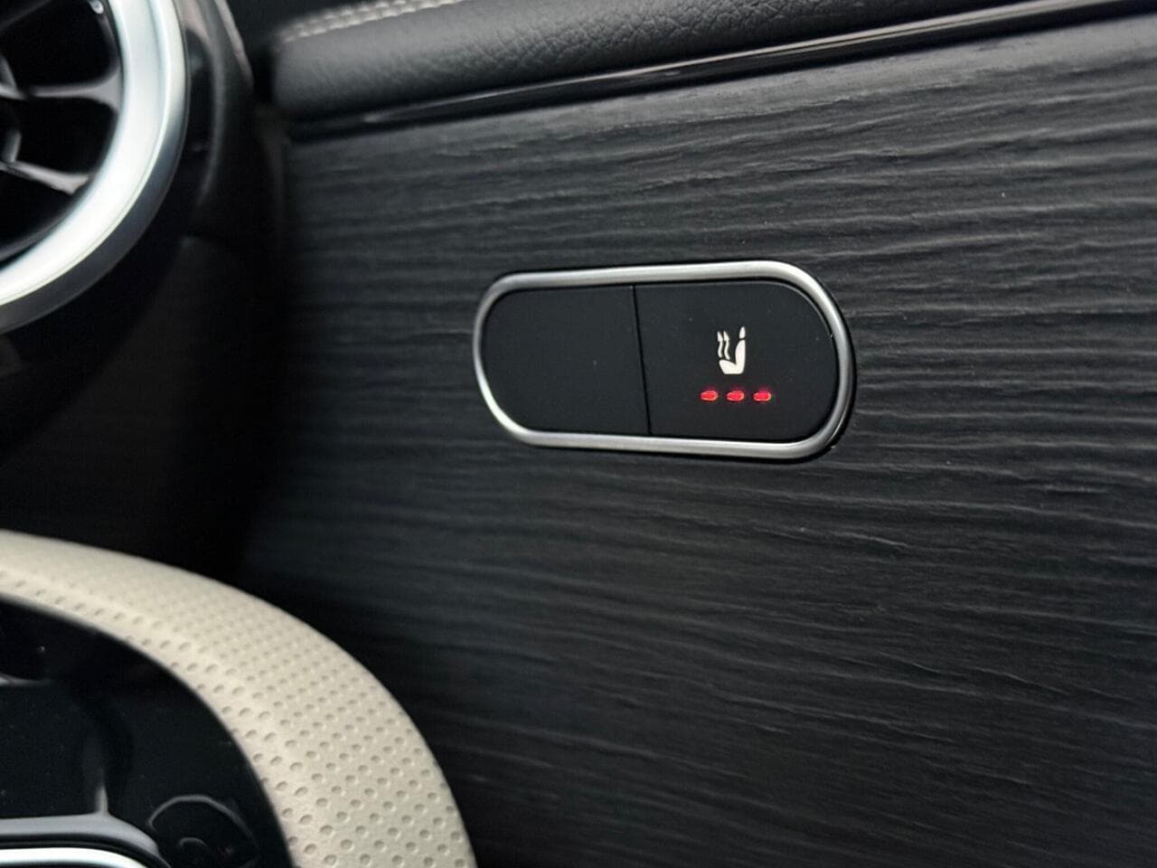 Mercedes-Benz CLA thumbnail Misc Controls
