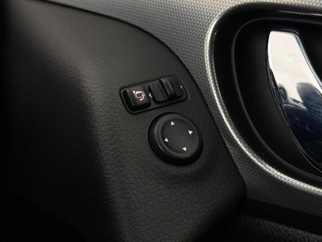 Nissan Qashqai thumbnail Misc Controls