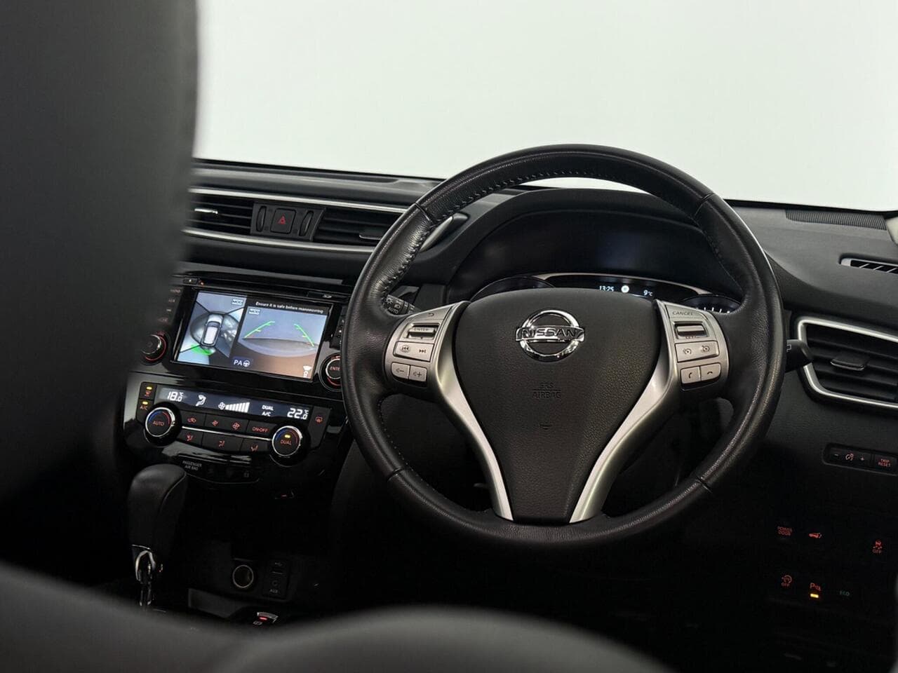 Nissan X-Trail thumbnail Steering Wheel