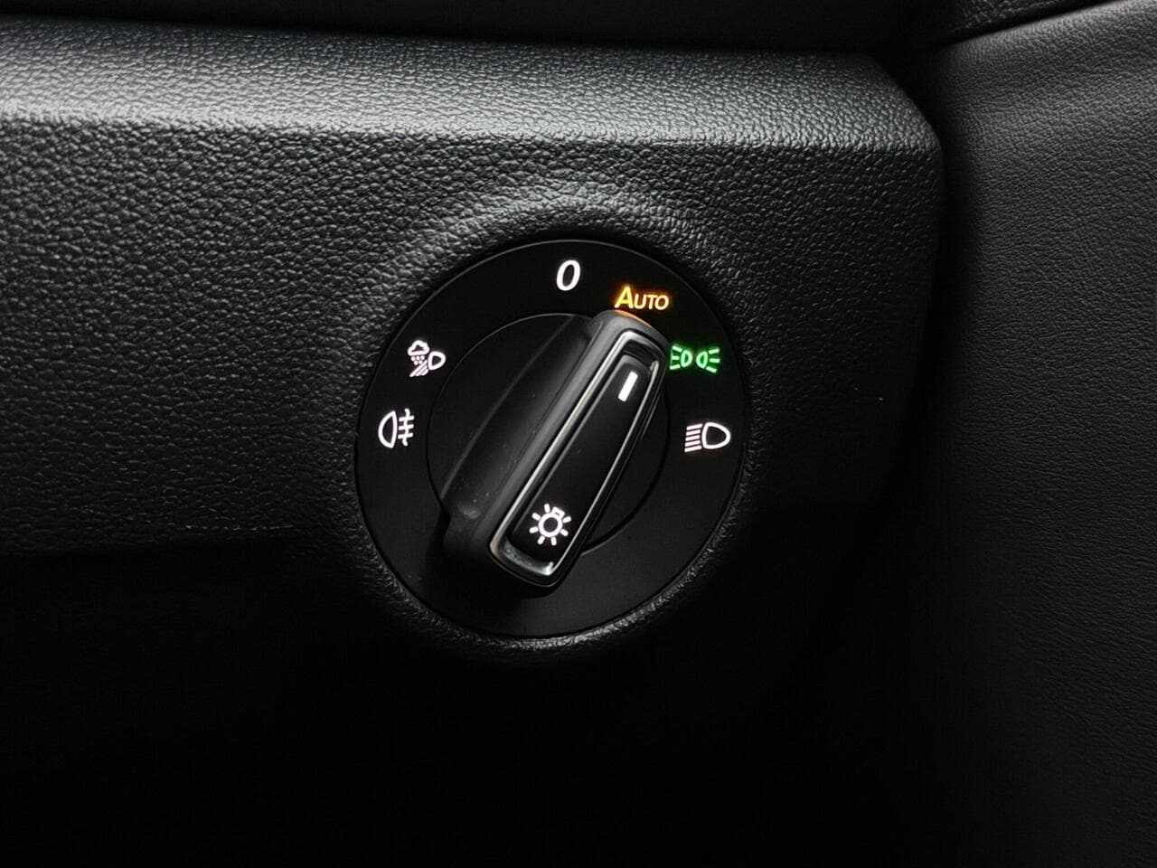 Volkswagen T-Roc thumbnail Misc Controls
