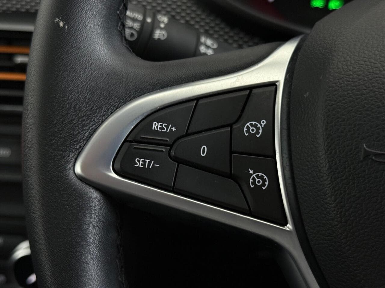 Dacia Sandero Stepway thumbnail Misc Controls
