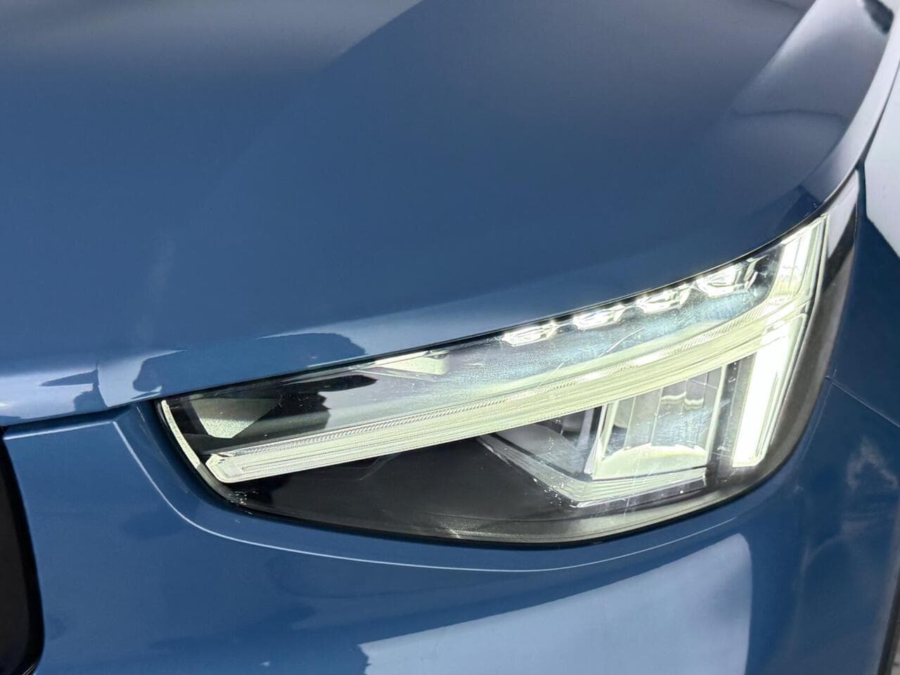 Volvo XC40 thumbnail Lights Front