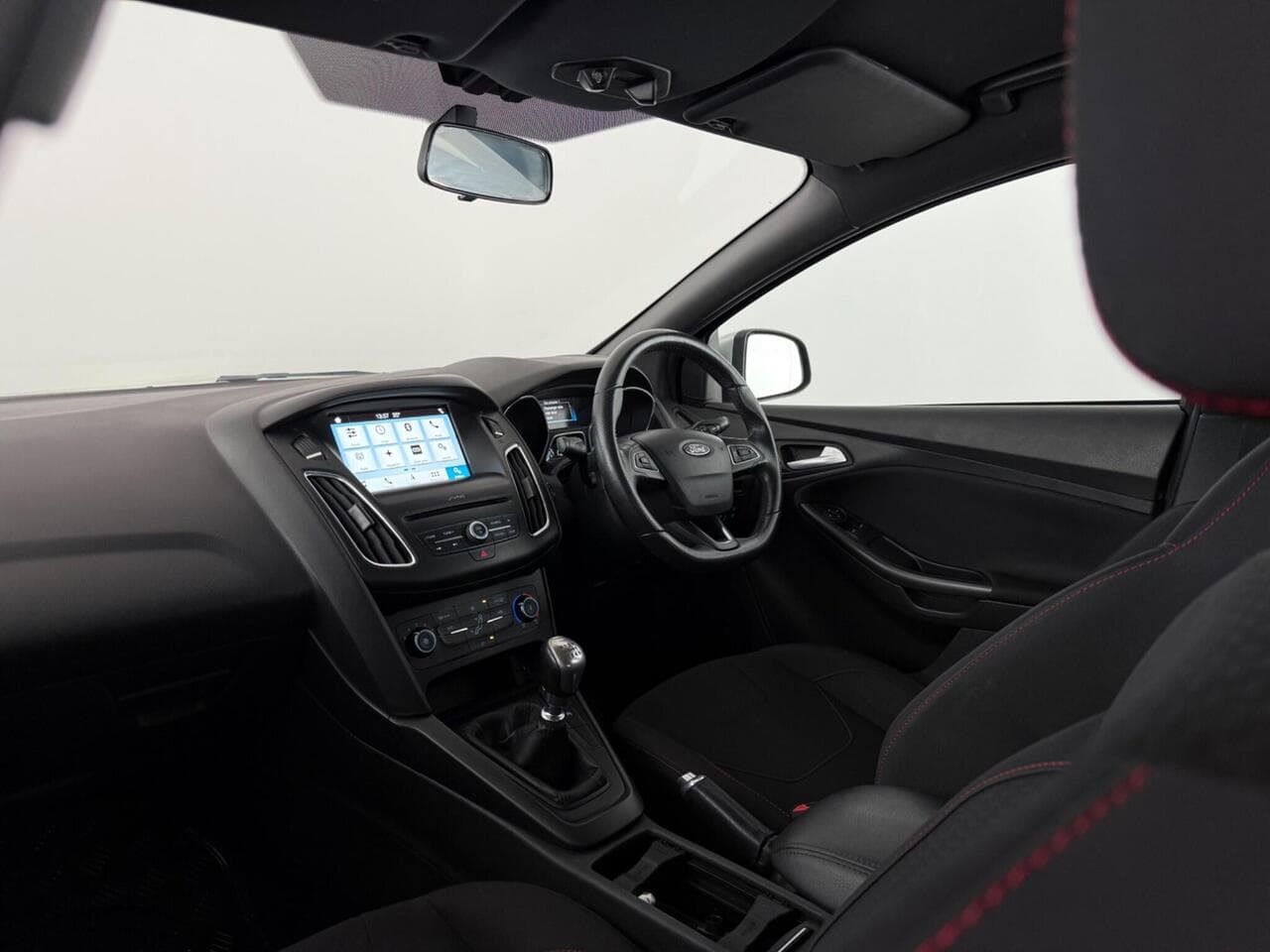 Ford Focus thumbnail Interior Front