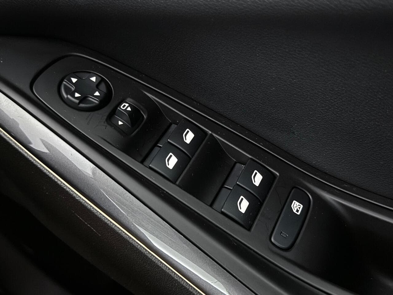 Vauxhall Grandland X thumbnail Misc Controls