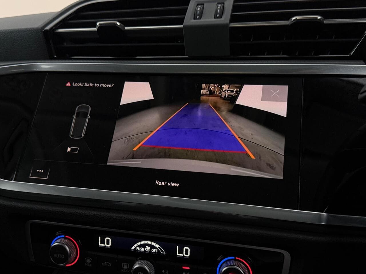Audi Q3 thumbnail Infotainment System