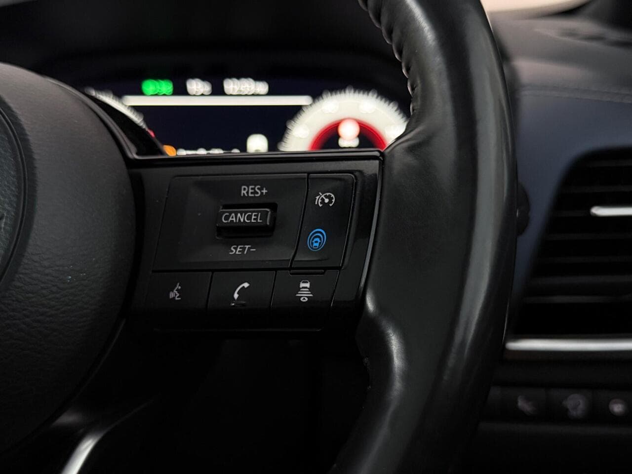 Nissan Qashqai thumbnail Misc Controls