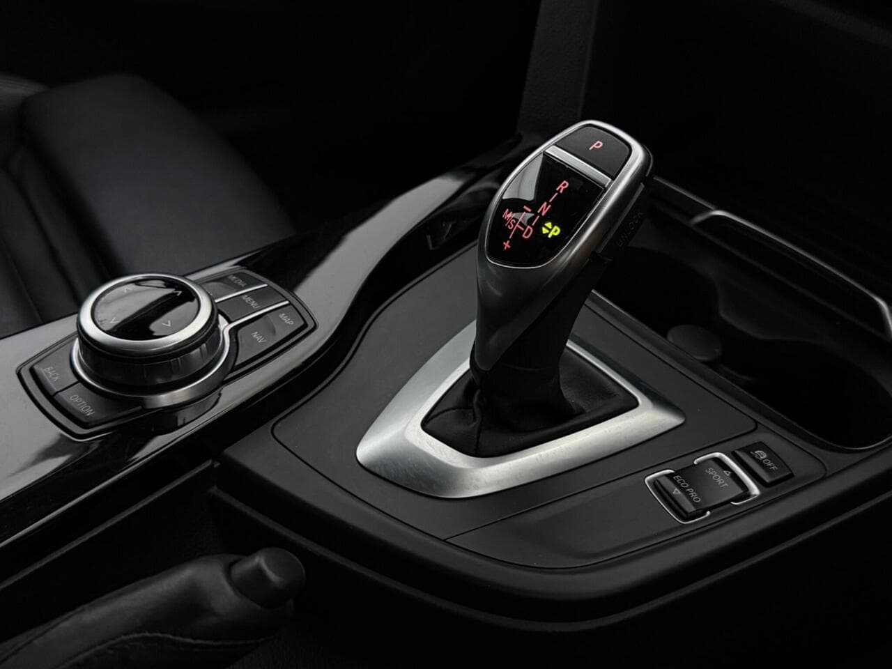 BMW 3 Series thumbnail Interior Front