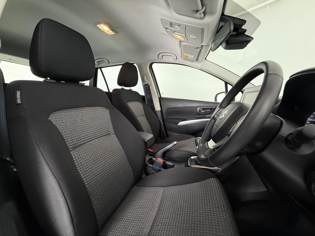 Suzuki S-Cross thumbnail Seat Driver