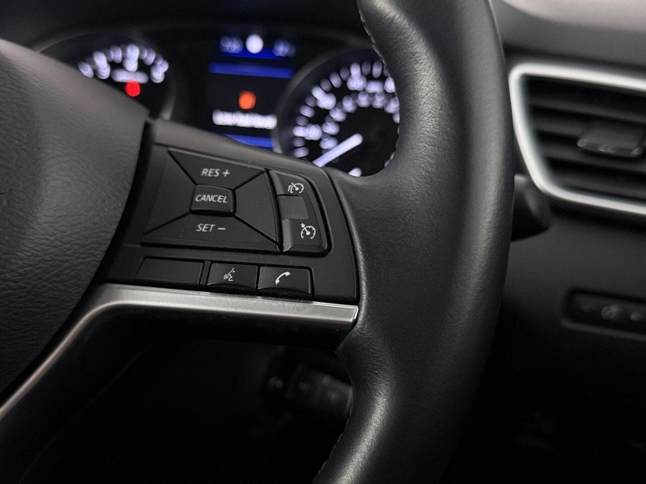 Nissan Qashqai thumbnail Misc Controls