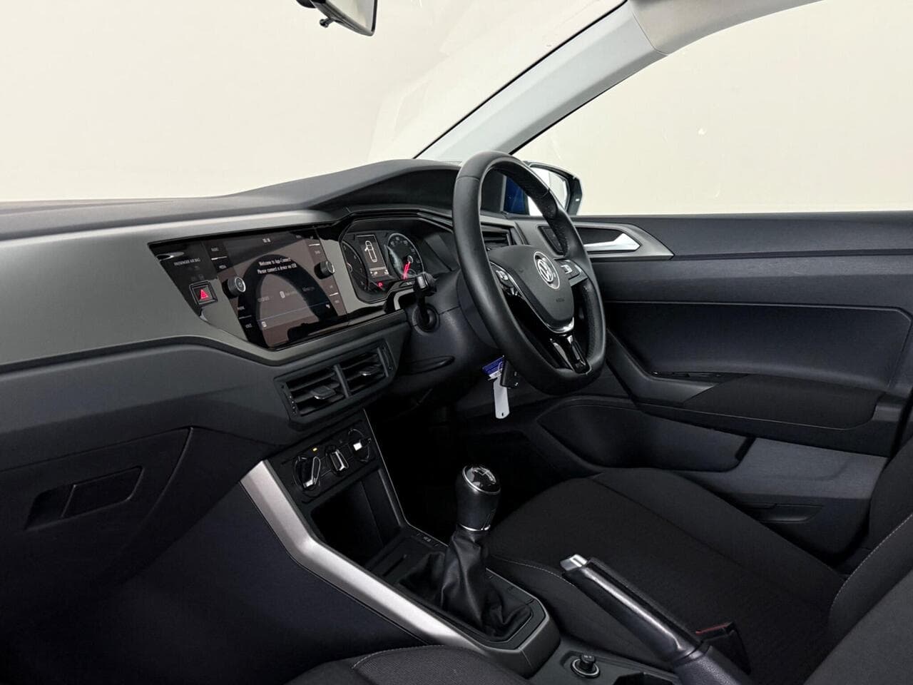 Volkswagen Polo thumbnail Interior Front
