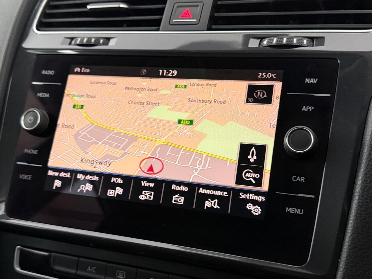 Volkswagen Golf thumbnail Infotainment System
