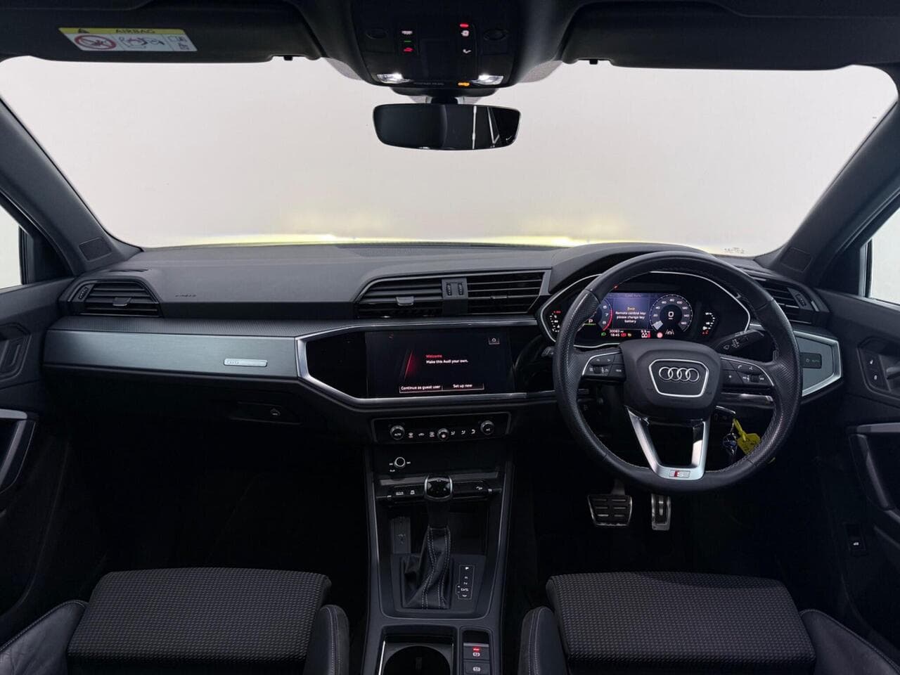 Audi Q3 thumbnail Interior Front