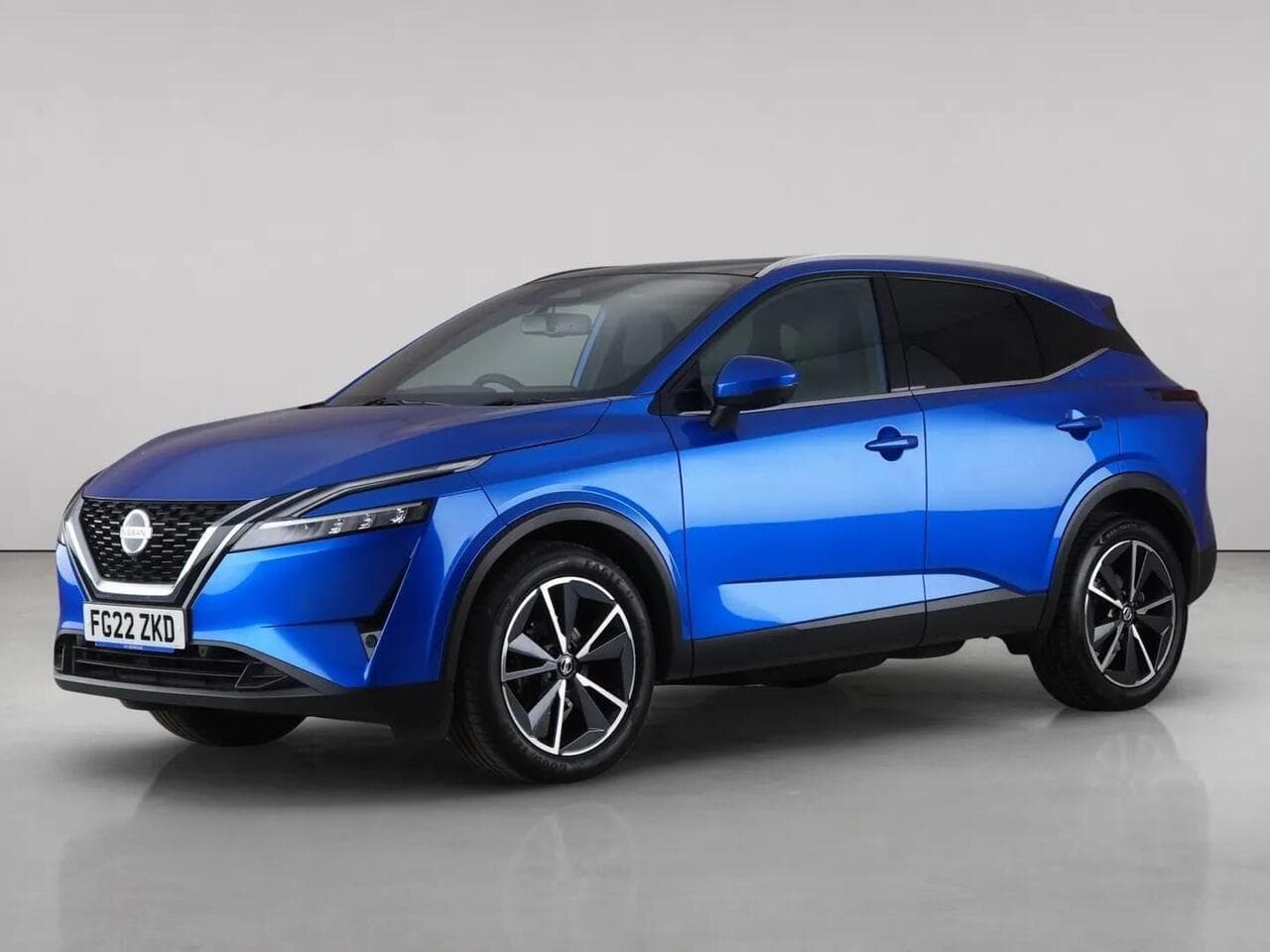 Nissan Qashqai thumbnail Front Left