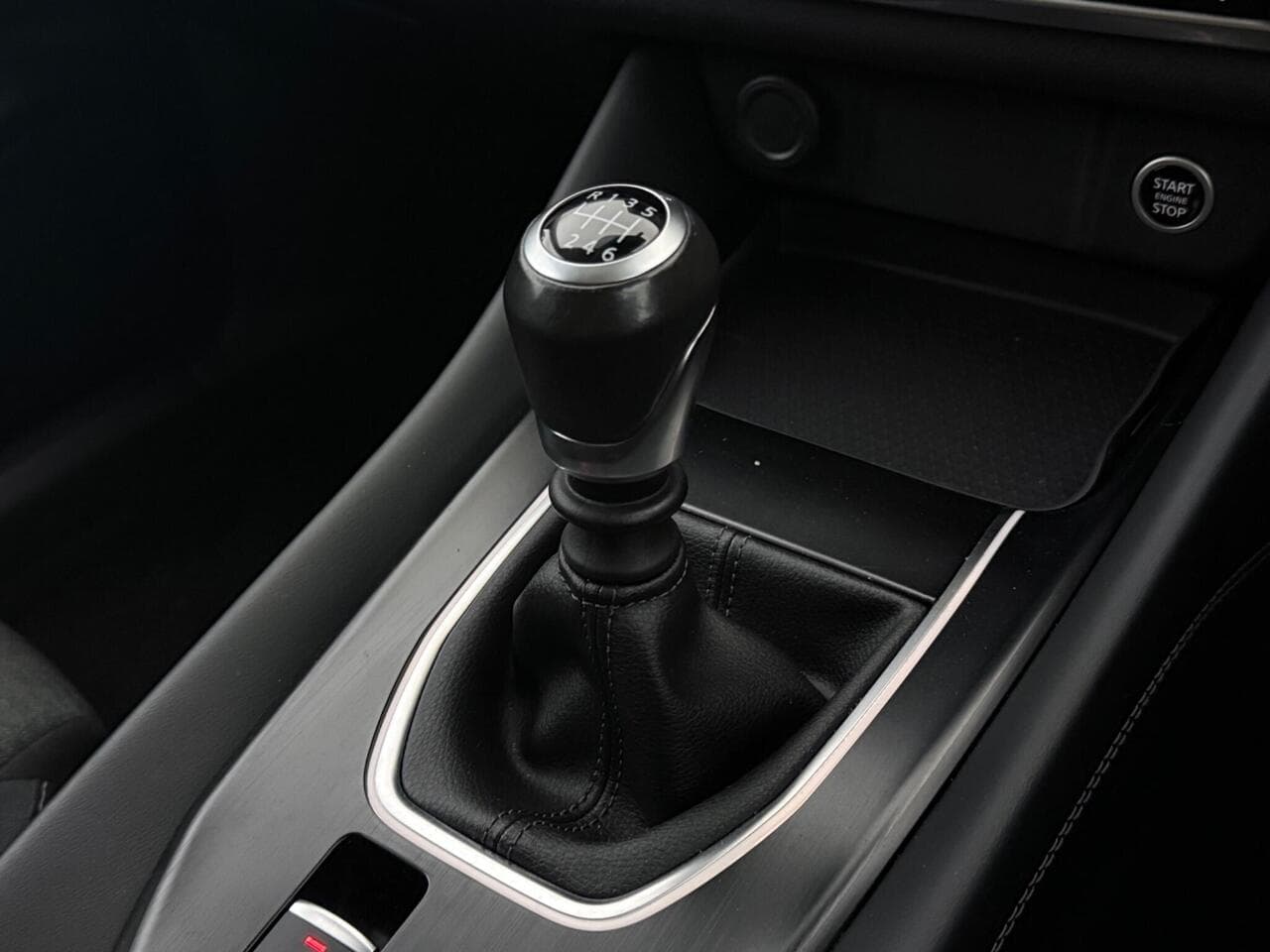 Nissan Qashqai thumbnail Interior Front