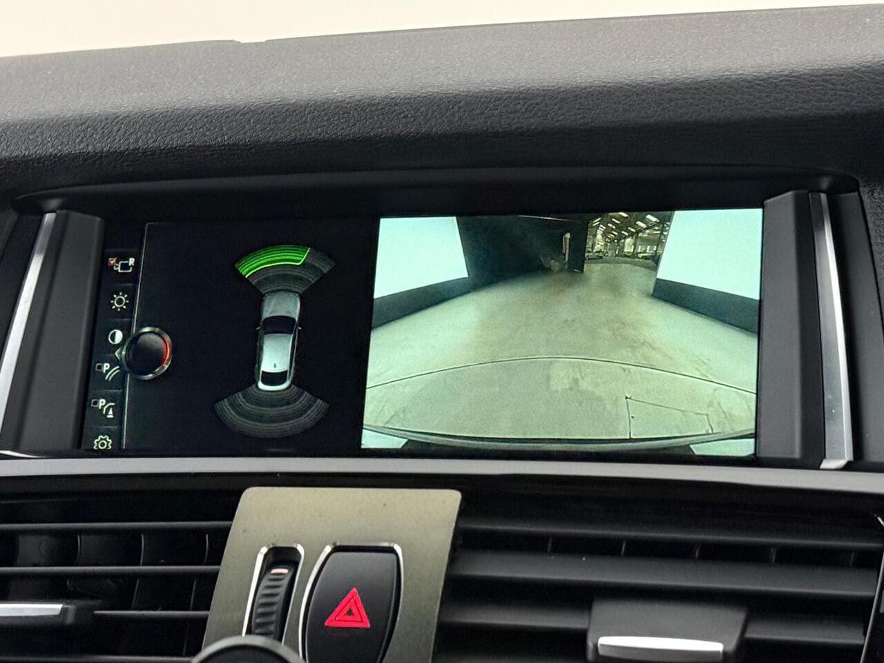 BMW X4 thumbnail Infotainment System