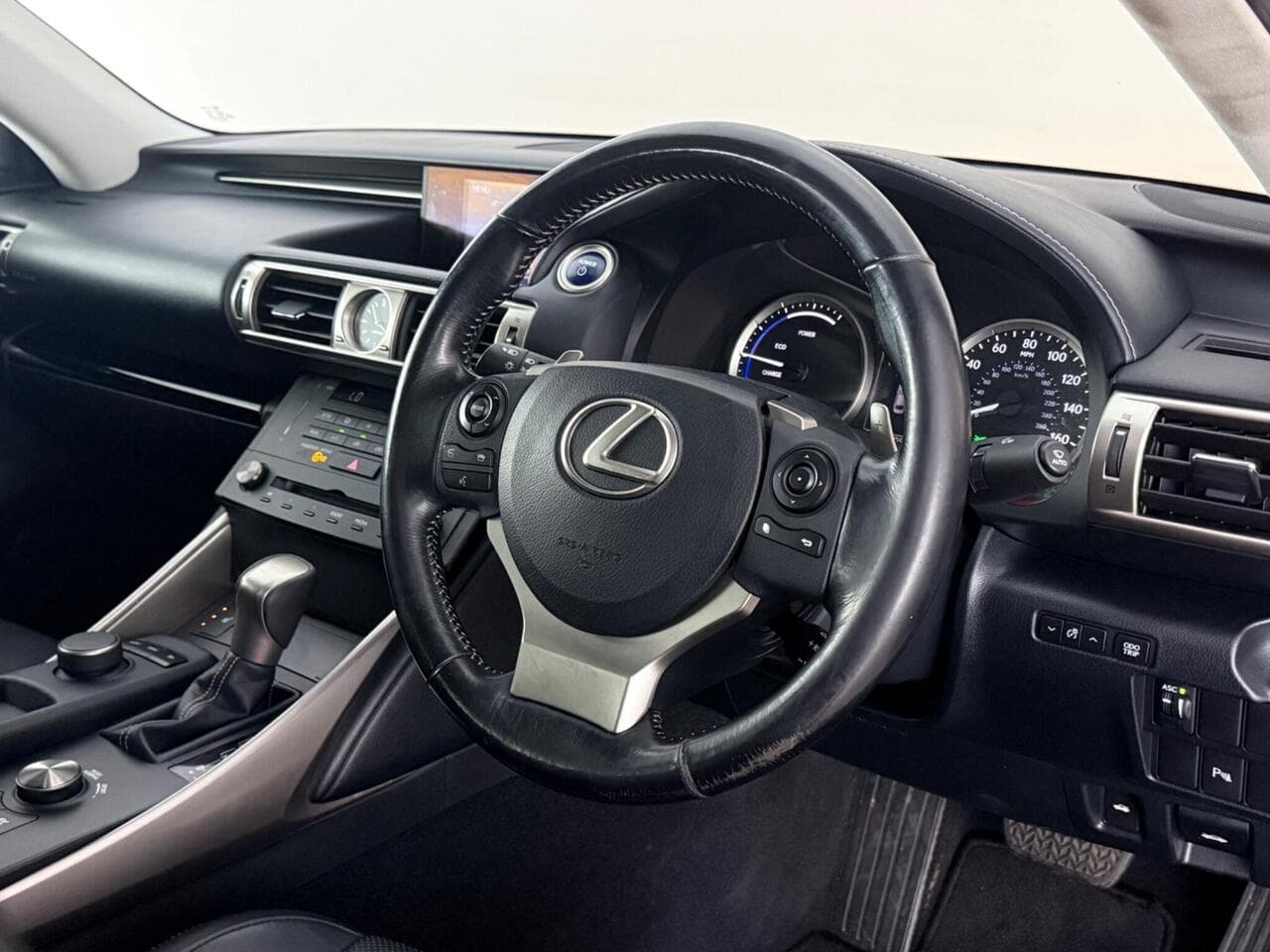 Lexus IS thumbnail Steering Wheel