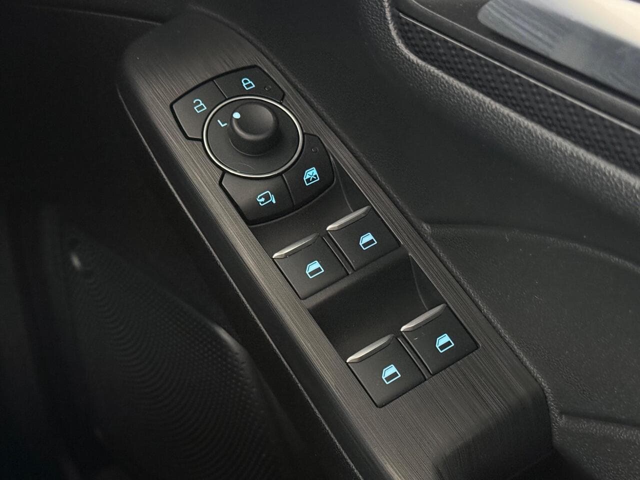 Ford Kuga thumbnail Misc Controls